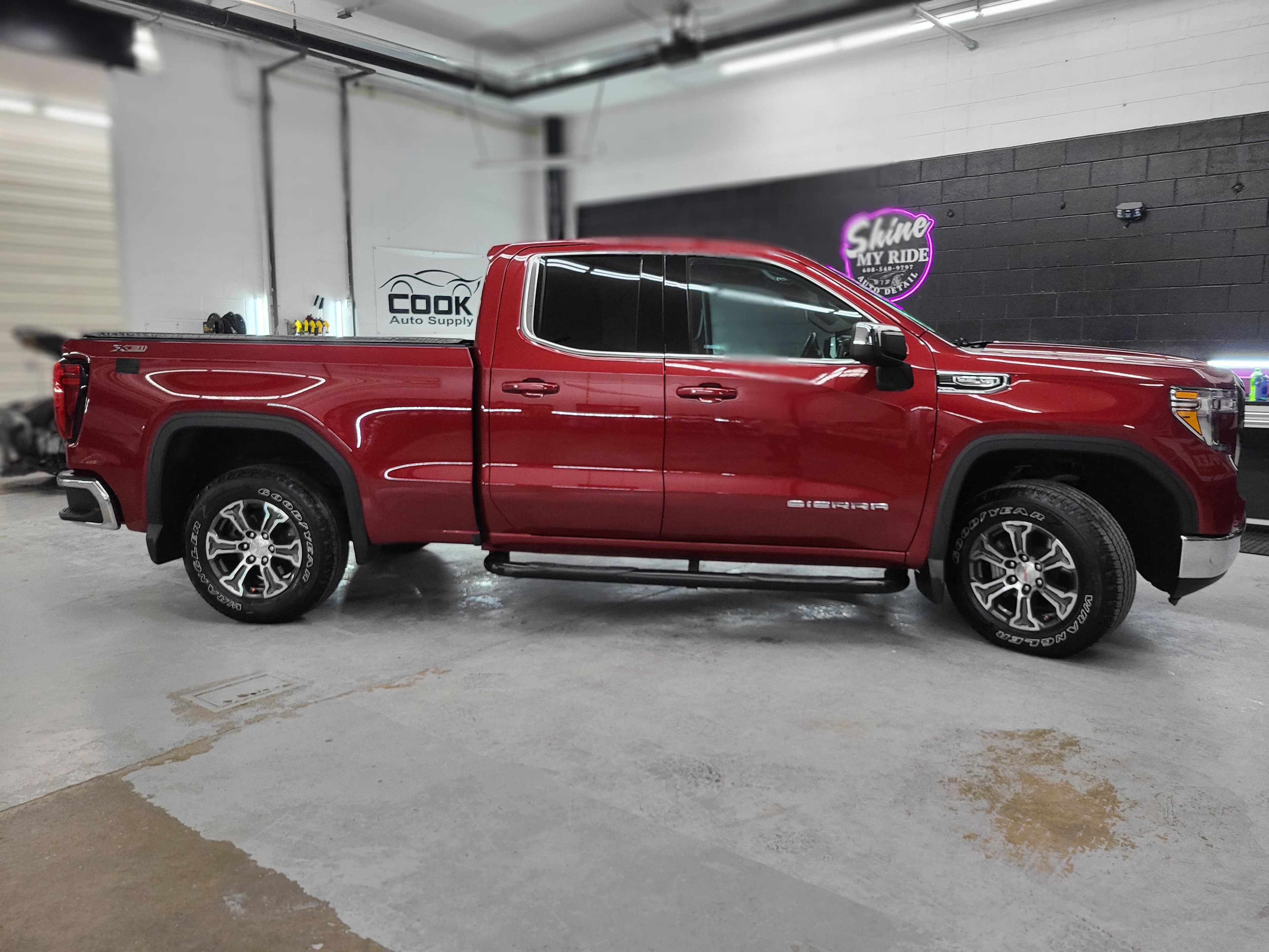 Complete detail still 3